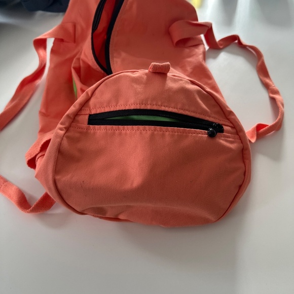 Crumpler Small Duffel Bag - Picture 3 of 3